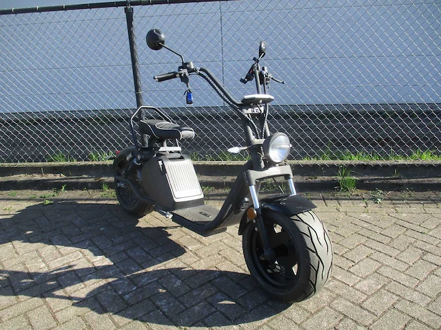 Luqi - snorscooter e chopper met dikke banden - hl 3.0 - e-scooter - afbeelding 14 van  16