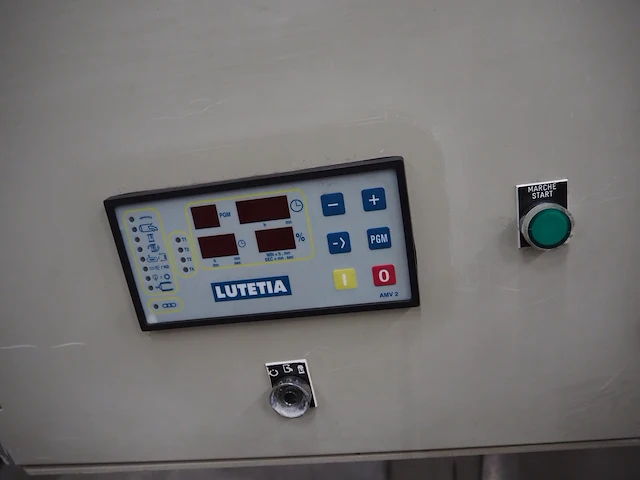 Lutetia - afbeelding 2 van  14