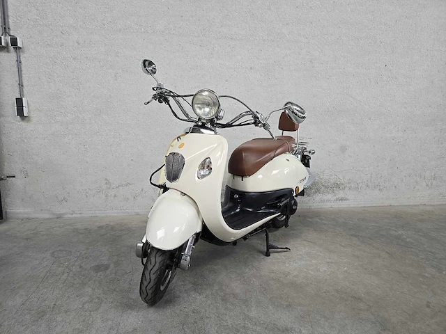 Luuko - snorscooter - retro 50 - 4t 25km uitvoering d675rr - afbeelding 3 van  7