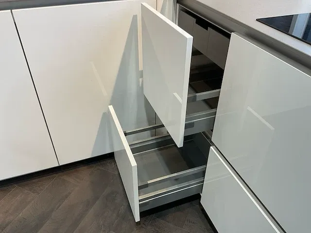 Lux hoek met eiland keukenopstelling - afbeelding 4 van  38
