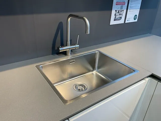 Lux hoek met eiland keukenopstelling - afbeelding 6 van  38