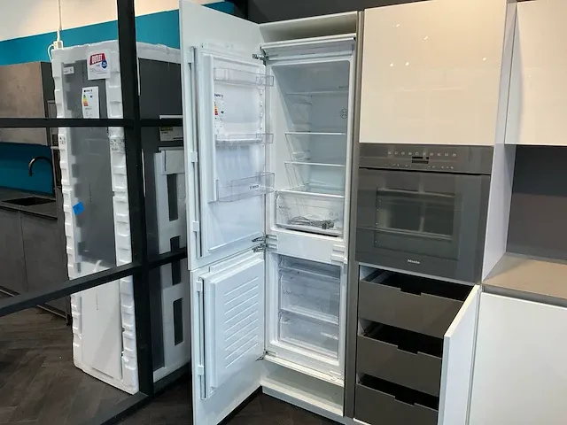 Lux hoek met eiland keukenopstelling - afbeelding 21 van  38