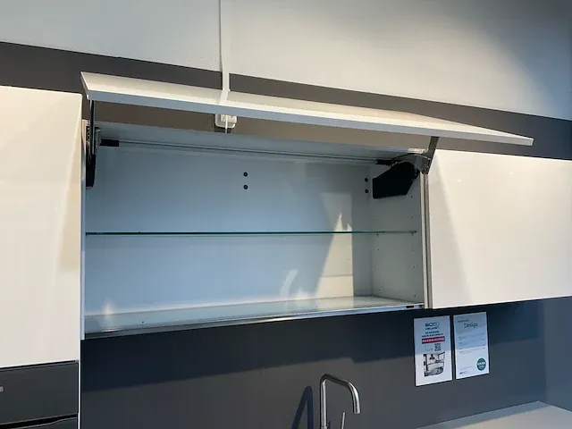 Lux hoek met eiland keukenopstelling - afbeelding 24 van  38