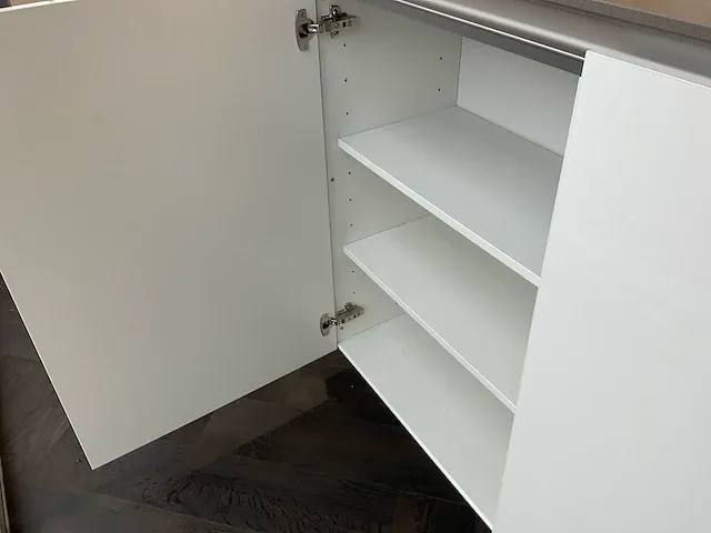 Lux hoek met eiland keukenopstelling - afbeelding 28 van  38