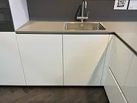 Lux hoek met eiland keukenopstelling - afbeelding 23 van  38