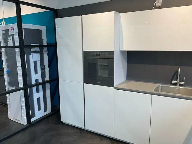 Lux hoek met eiland keukenopstelling - afbeelding 33 van  38