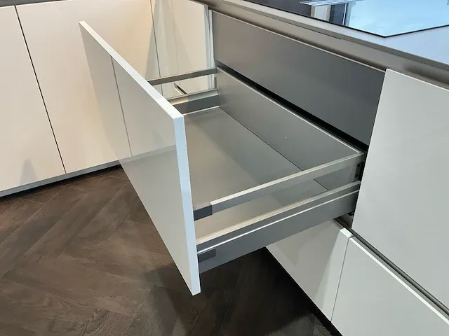 Lux hoek met eiland keukenopstelling - afbeelding 38 van  38