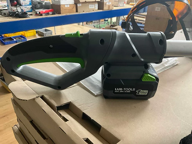 Lux-tools 20v telescopische heggenschaar - afbeelding 5 van  11