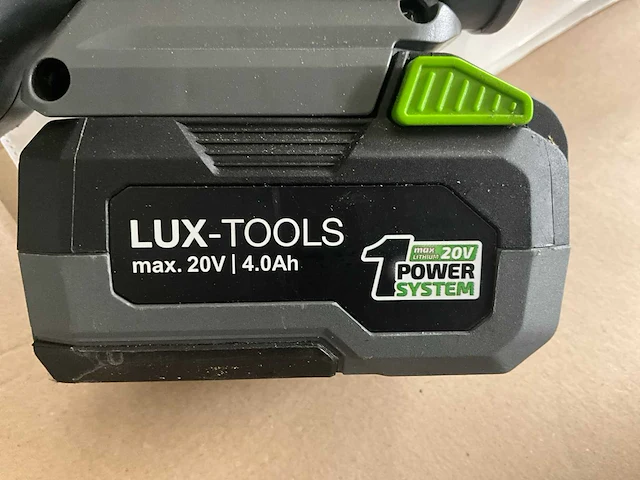 Lux-tools 20v telescopische heggenschaar - afbeelding 10 van  11