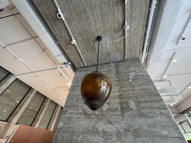 Luxe design hanglamp met geribbled glas - afbeelding 2 van  5
