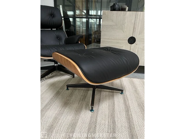 Luxe eames lounge chair met ottoman xl in walnoot en echt leer, zwart / walnoot - afbeelding 4 van  13