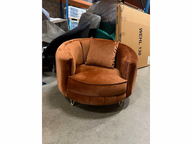 Luxe fauteuil oranje met gouden poten - afbeelding 2 van  5