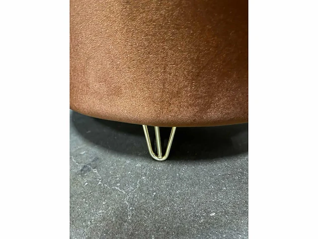 Luxe fauteuil oranje met gouden poten - afbeelding 4 van  5