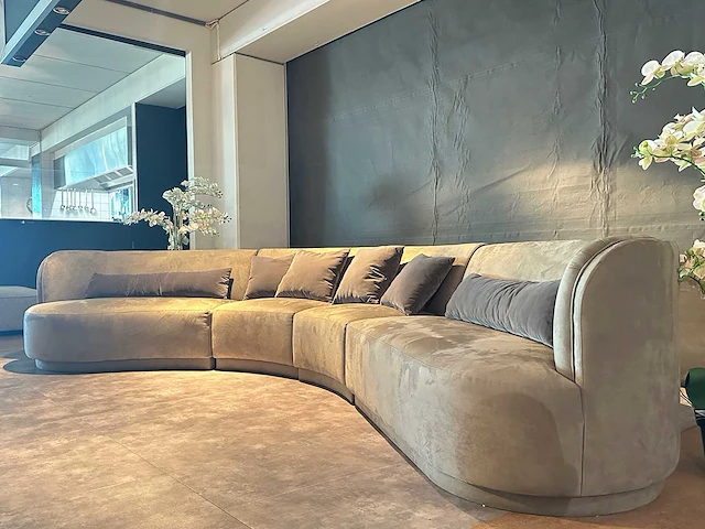 Luxe gebogen design bank - afbeelding 2 van  7