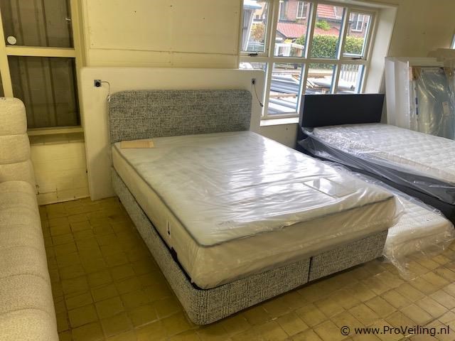 Luxe opberg boxspring 160 x 200cm hoofdbord dubbel lichtgrijs - afbeelding 1 van  2