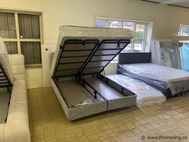 Luxe opberg boxspring 160 x 200cm hoofdbord dubbel lichtgrijs - afbeelding 2 van  2