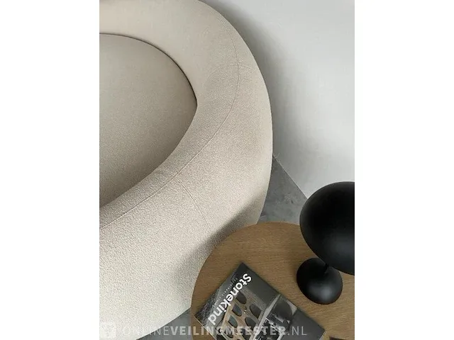 Luxe organische bank in off white bouclé stof by italia, wit, bouwjaar 2023 - afbeelding 9 van  11