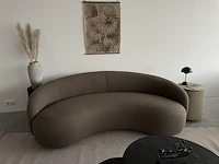 Luxe organische bank in taupe bouclé stof by italia, taupe