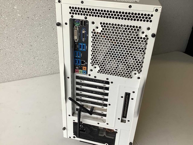 Luxe zelfbouw desktop - afbeelding 10 van  10