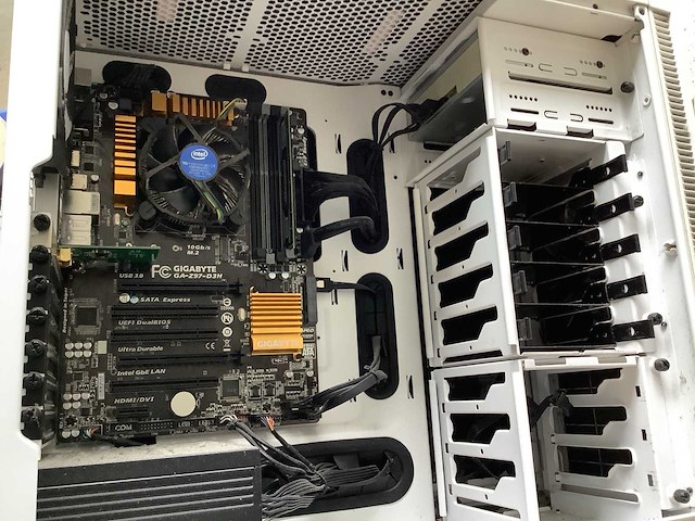 Luxe zelfbouw desktop - afbeelding 3 van  7