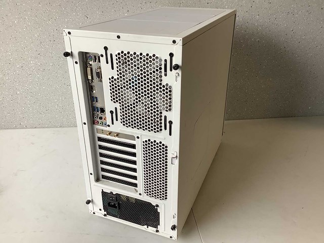 Luxe zelfbouw desktop - afbeelding 7 van  7