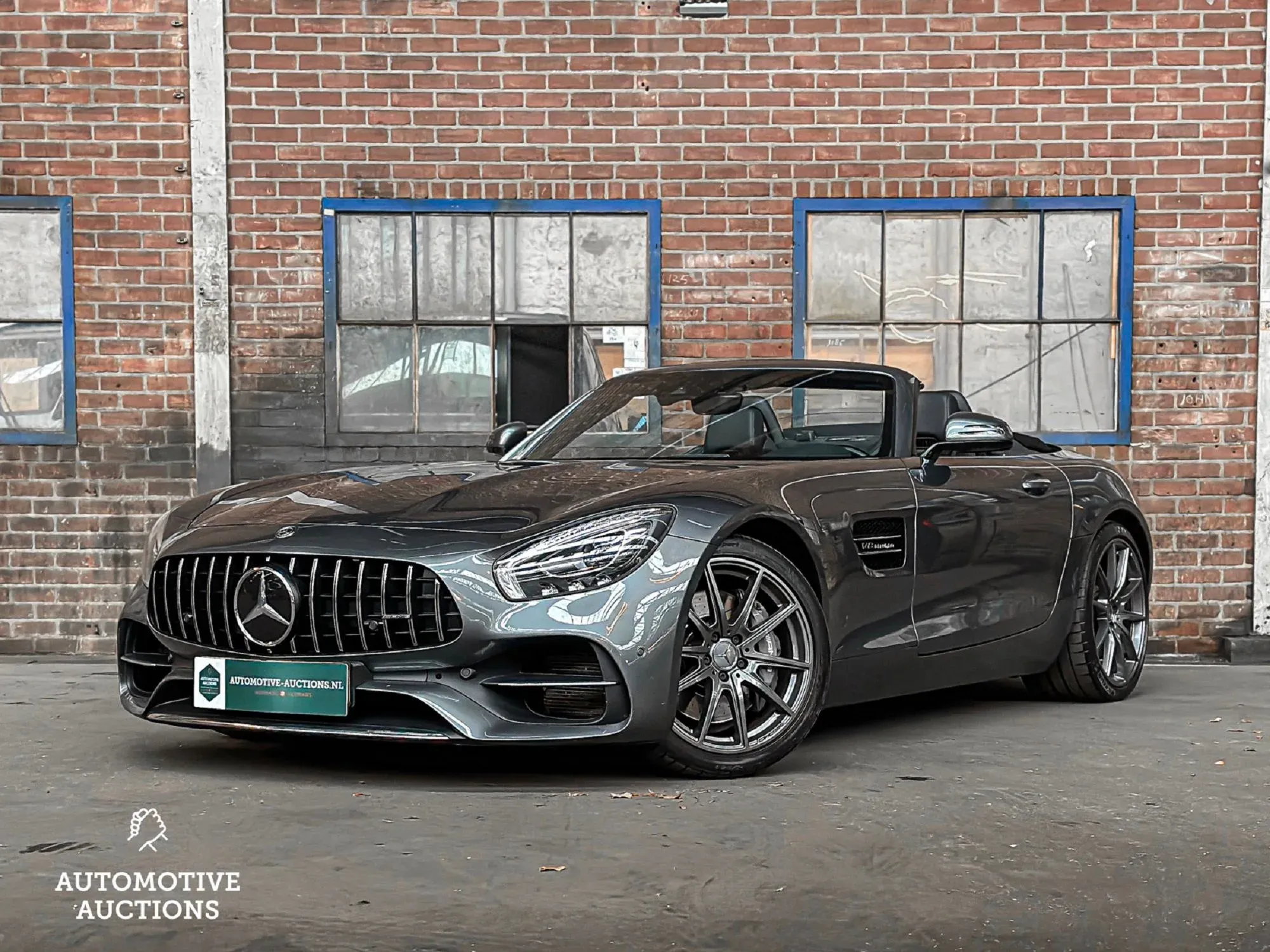 Luxury and sports cars te boxmeer