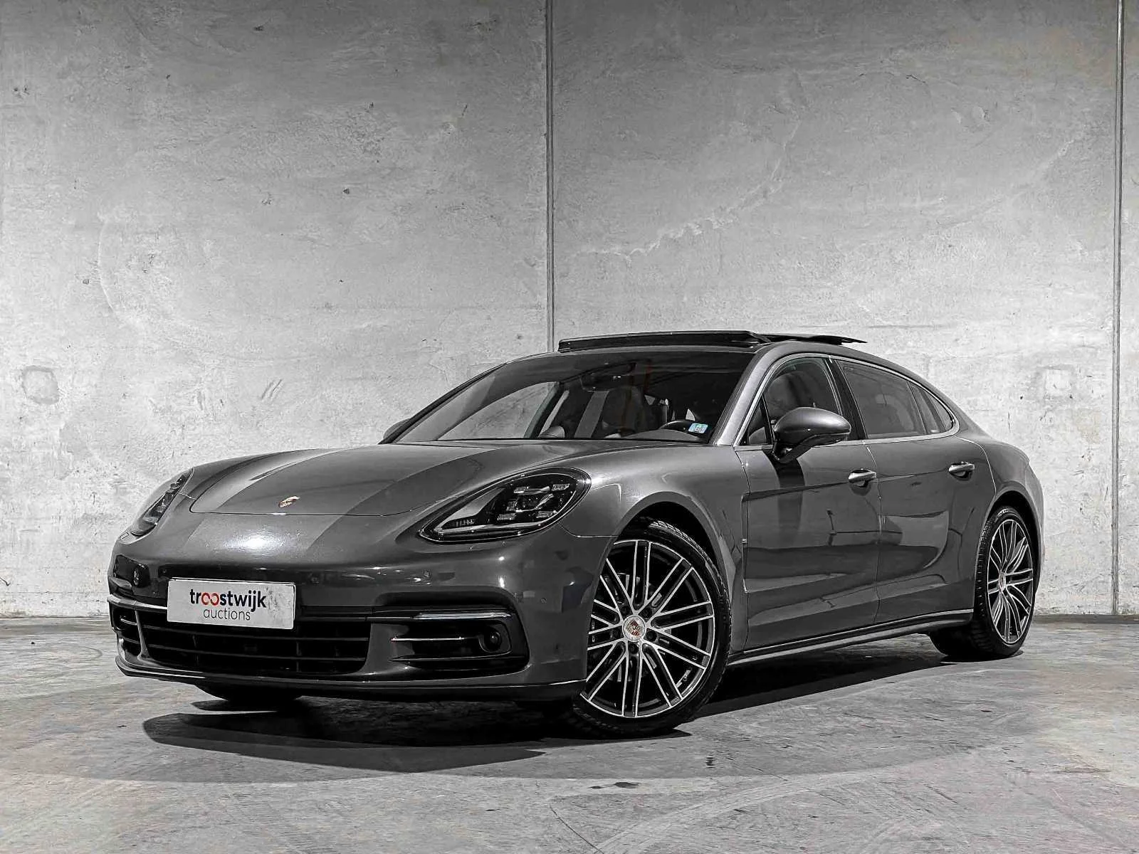 Luxury, sports and classic cars te tiel