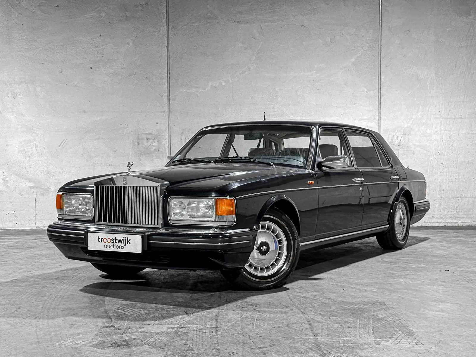 Luxury, sports and classic cars te tiel