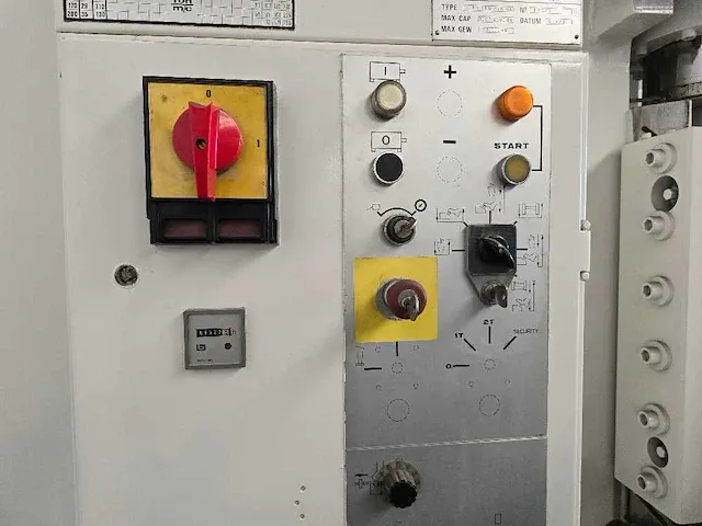 Lvd - ppn 150 40 mnc - cnc kantbank - 1983 - afbeelding 8 van  14