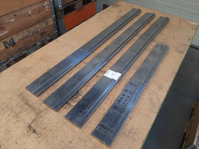 Lvd single v12 - 3222 onder gereedschap - kantbank gereedschap - afbeelding 1 van  4