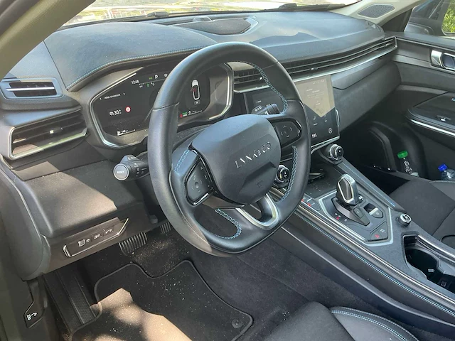 Lynk&co - 2022 - 01 - gx6 - personenauto - afbeelding 11 van  47