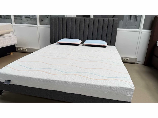 M-line superbe medium talalay latex anti-allergic matras b140 x l200cm - afbeelding 11 van  24