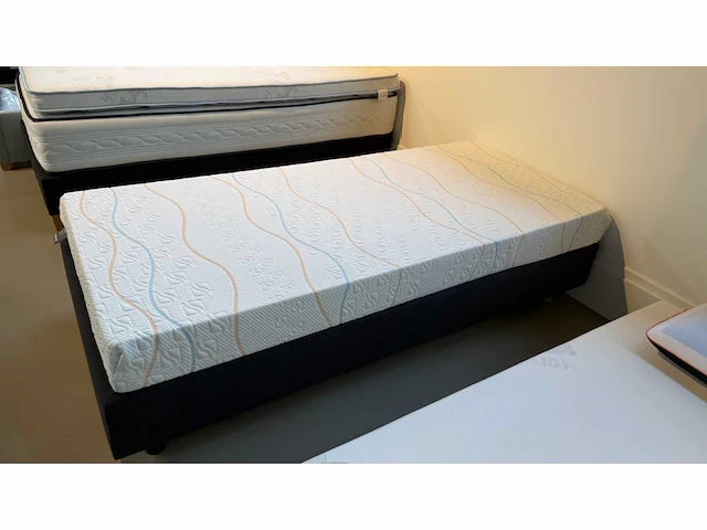 M-line superbe medium talalay latex anti-allergic matras b80 x l200cm - afbeelding 2 van  17