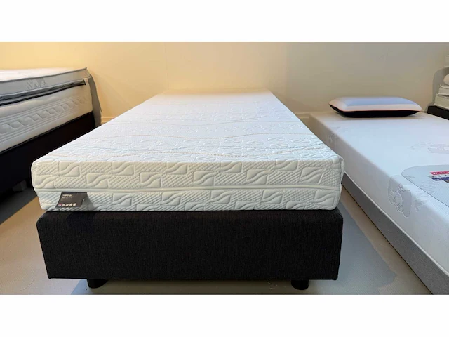 M-line superbe medium talalay latex anti-allergic matras b80 x l200cm - afbeelding 3 van  17