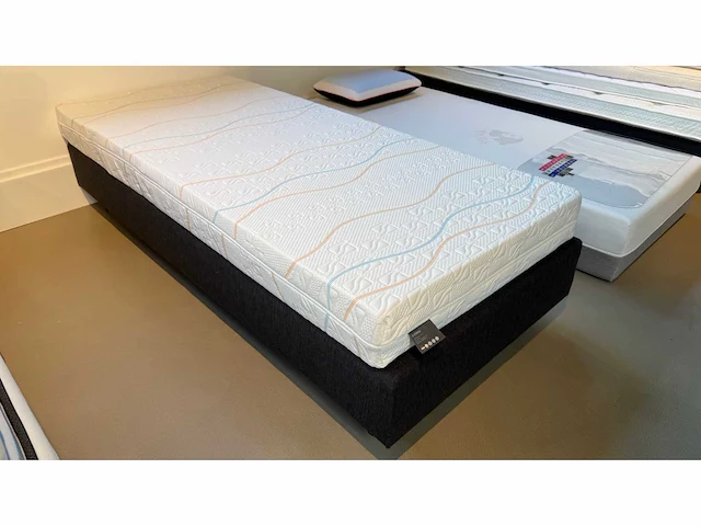 M-line superbe medium talalay latex anti-allergic matras b80 x l200cm - afbeelding 5 van  17