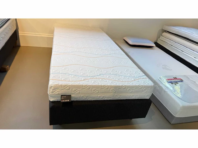 M-line superbe medium talalay latex anti-allergic matras b80 x l200cm - afbeelding 6 van  17