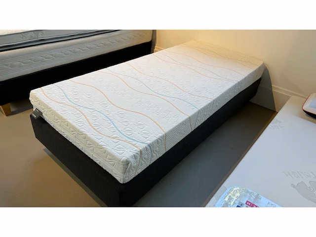 M-line superbe medium talalay latex anti-allergic matras b80 x l200cm - afbeelding 10 van  17