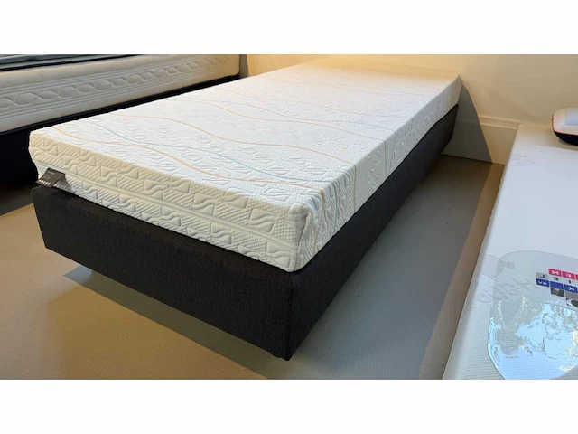 M-line superbe medium talalay latex anti-allergic matras b80 x l200cm - afbeelding 3 van  17
