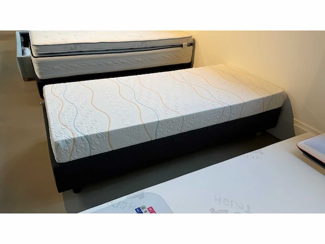 M-line superbe medium talalay latex anti-allergic matras b80 x l200cm - afbeelding 8 van  17