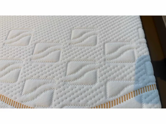 M-line superbe medium talalay latex anti-allergic matras b80 x l200cm - afbeelding 12 van  17