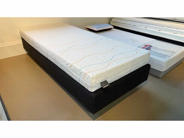 M-line superbe medium talalay latex anti-allergic matras b80 x l200cm - afbeelding 14 van  17