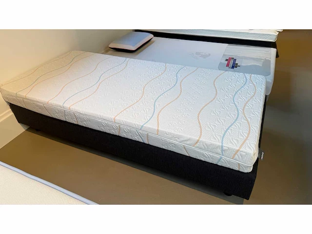 M-line superbe medium talalay latex anti-allergic matras b80 x l200cm - afbeelding 16 van  17