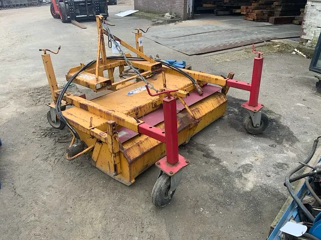 M-sweep veegmachine - afbeelding 1 van  8