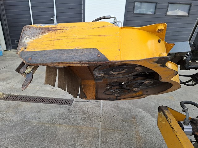 Maaiarm met hedge cutter, mcconnel, 2013 - afbeelding 3 van  16