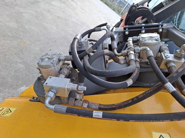 Maaiarm met hedge cutter, mcconnel, 2013 - afbeelding 5 van  16