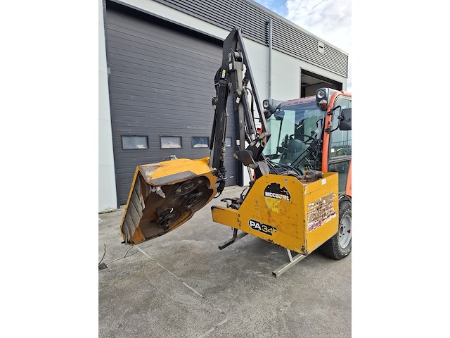 Maaiarm met hedge cutter, mcconnel, 2013 - afbeelding 1 van  16