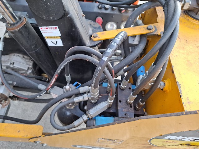 Maaiarm met hedge cutter, mcconnel, 2013 - afbeelding 16 van  16