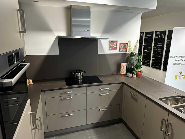 Maatwerk - showroomkeuken - afbeelding 4 van  47