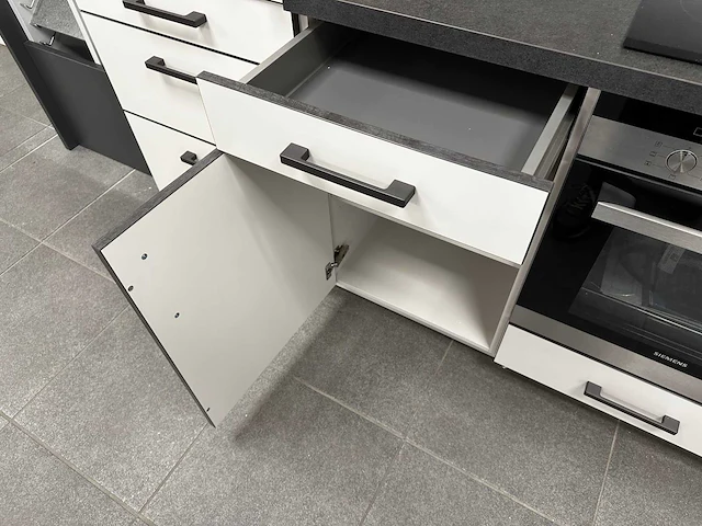 Maatwerk - showroomkeuken - afbeelding 2 van  35