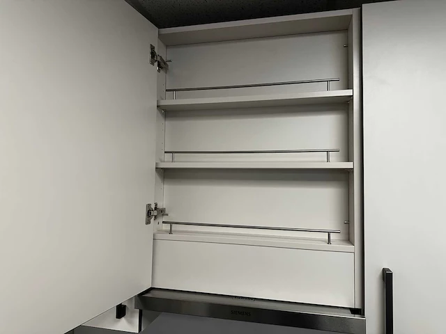 Maatwerk - showroomkeuken - afbeelding 3 van  35
